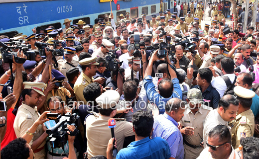 Pinarai arrives in mangalore